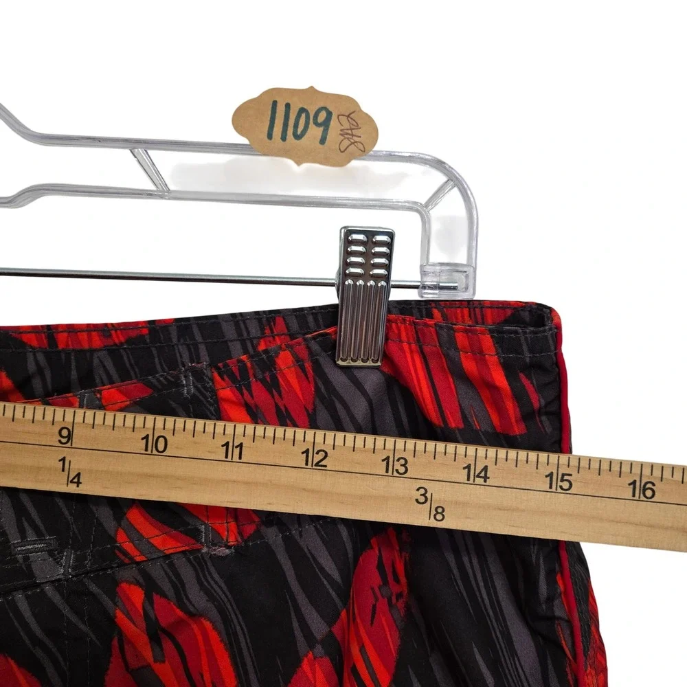 Triangle Riviera Beach Mens Board Shorts Size 32 Red Black Tropical Floral‎ Swim